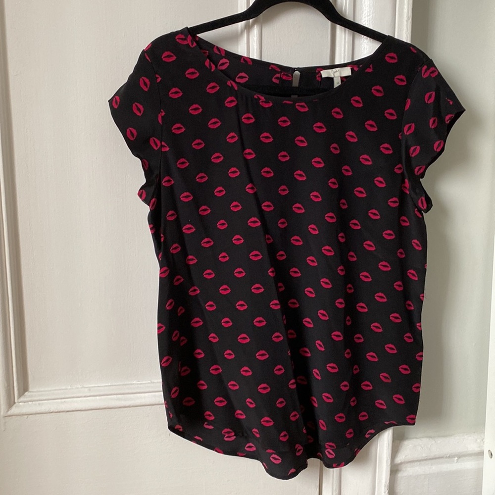 Joie silk top - black with pink lips